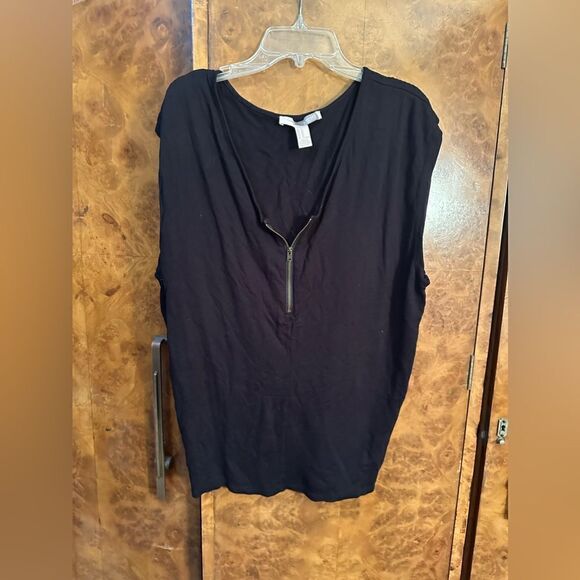 Black tshirt tank top by forever 21 with zipper - Picture 1 of 5